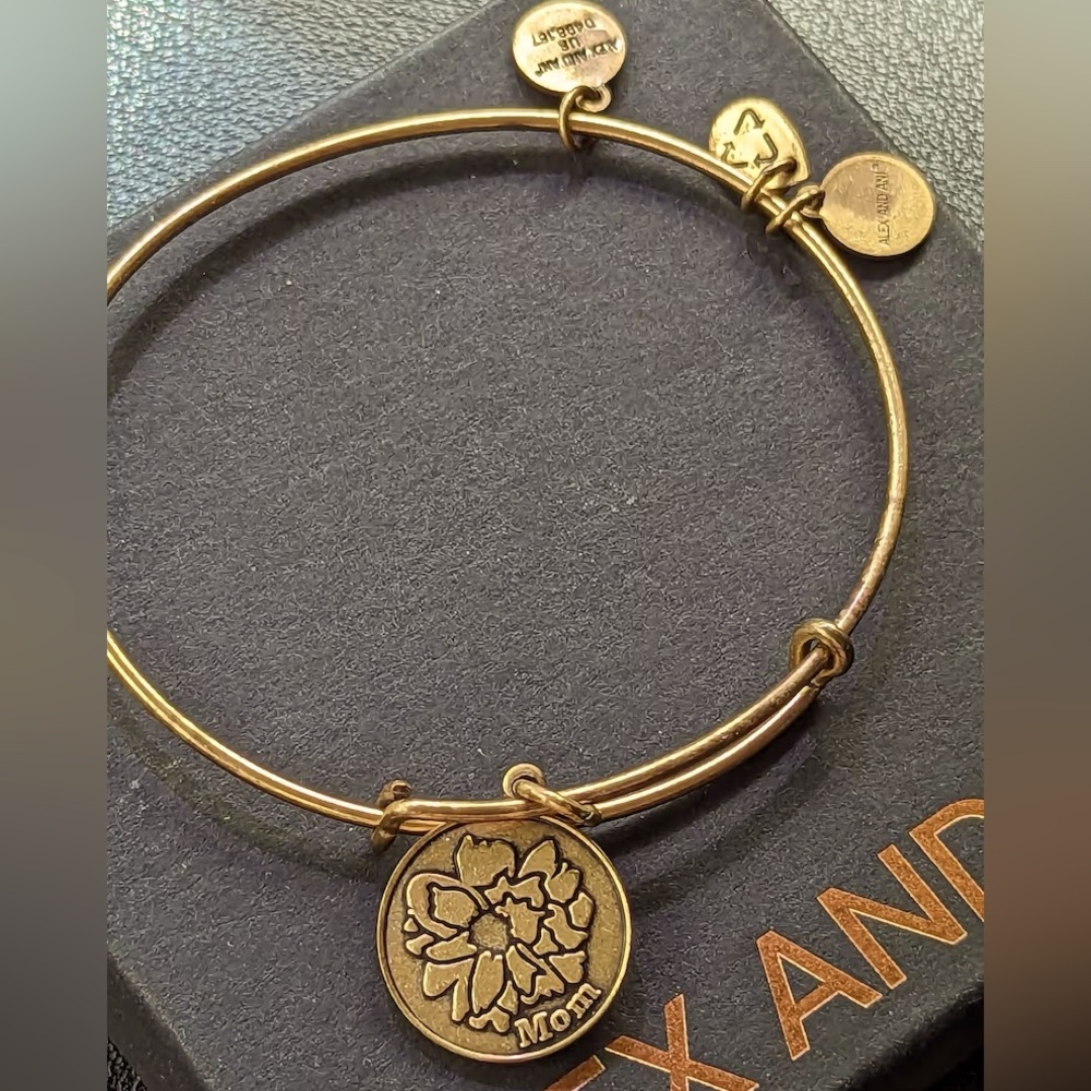 *RETIRED RARE* ALEX AND ANI MOTHER’S DAY MOM ENERGY CHARM BRACELET